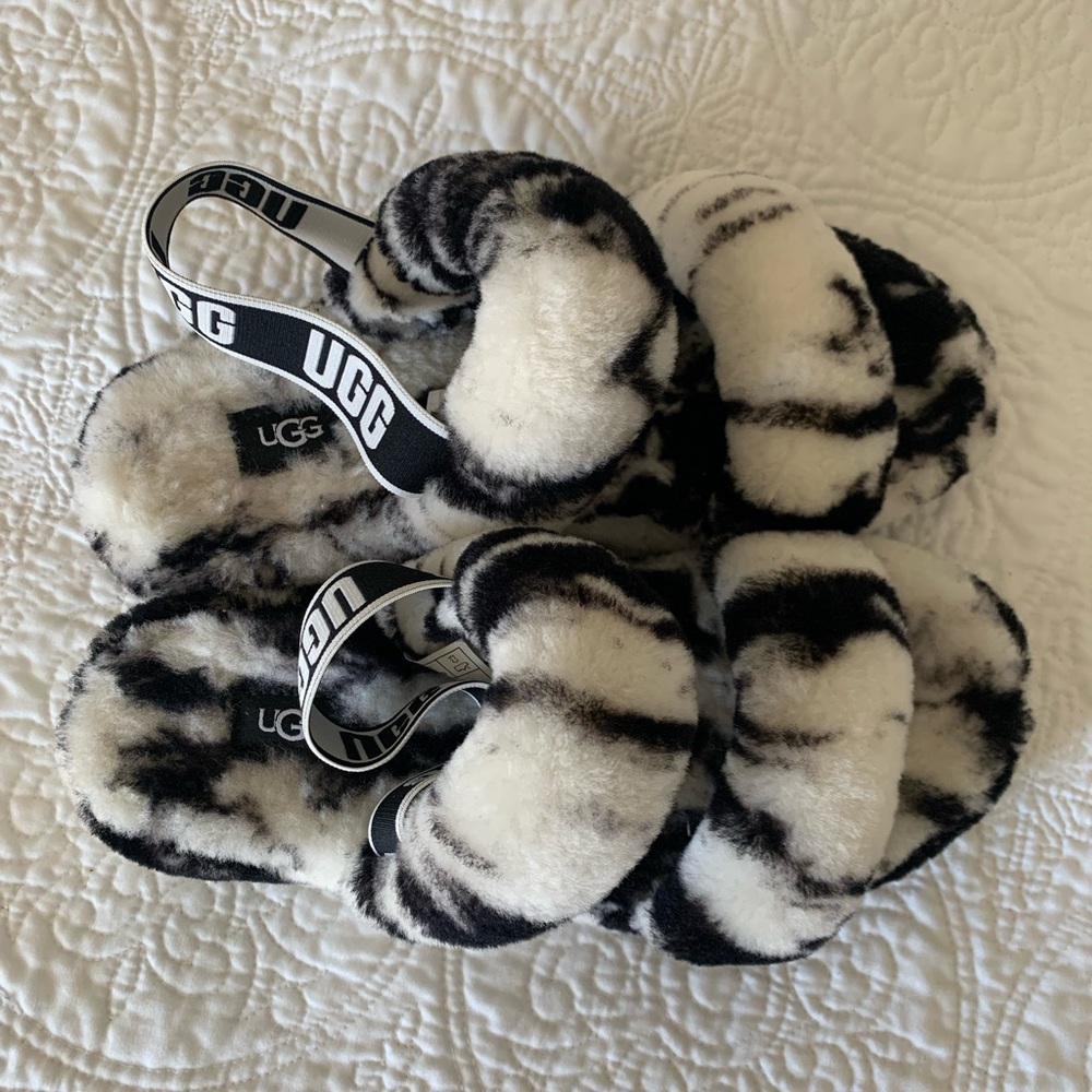 UGGs slippers Marble (black/White). Size 9.